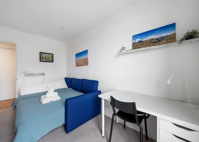 Impeccable Modern 2Br Apartment Peachy Stays